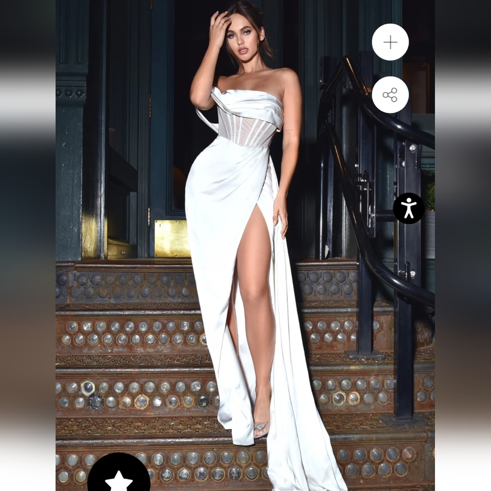 Chic Strapless White Dress
